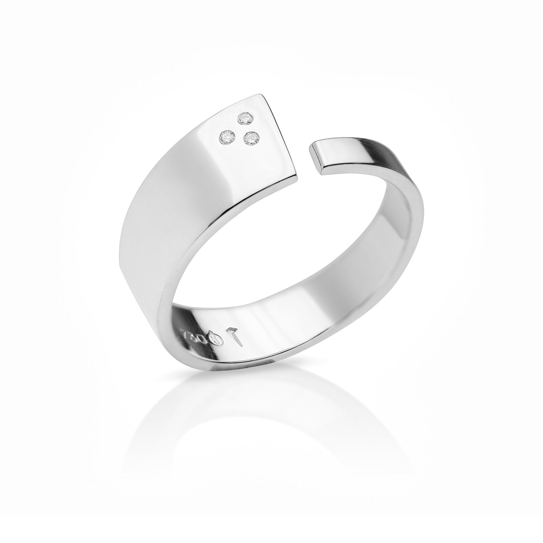 Pulpit Rock ring in white gold with diamonds