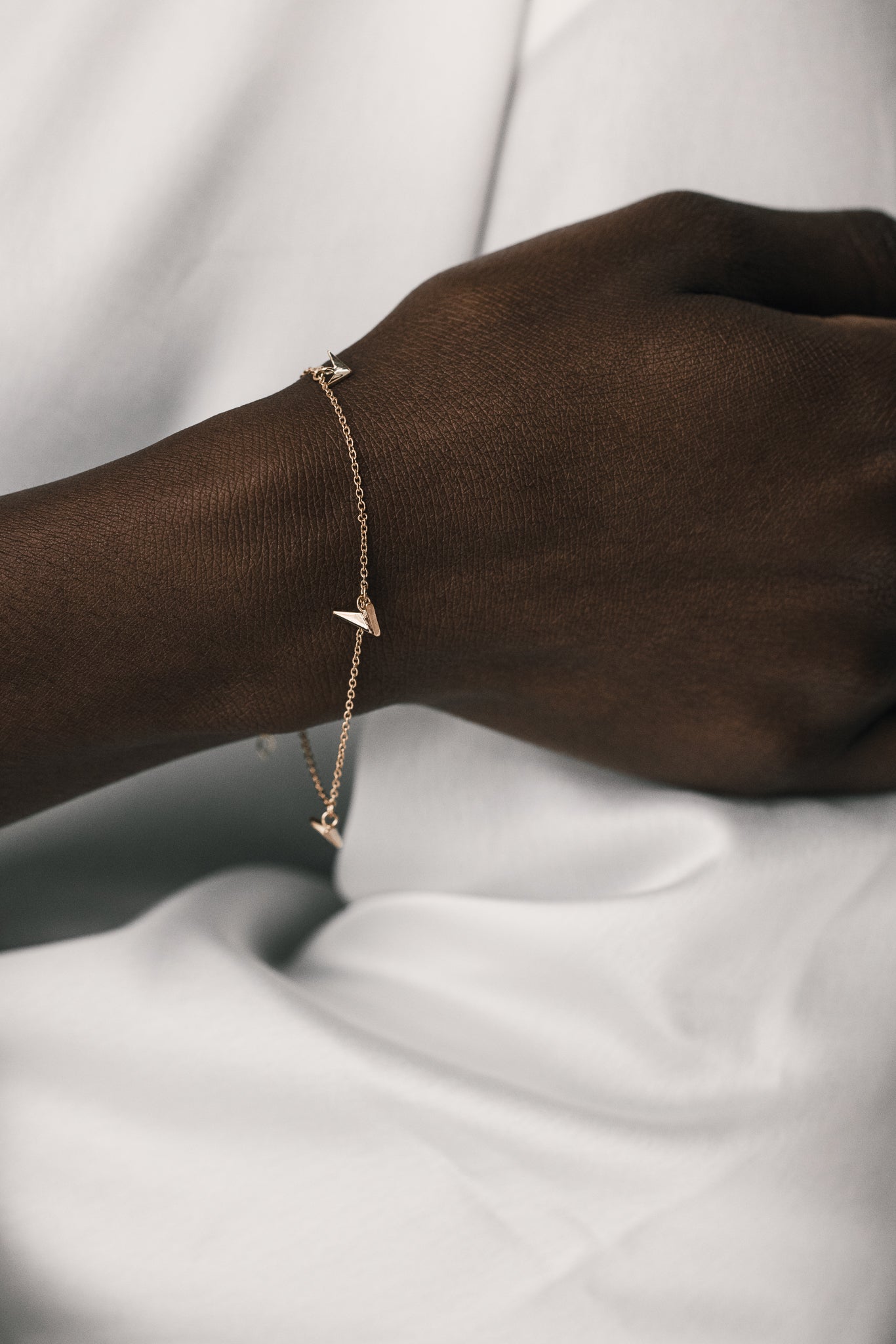 Nordic bird necklace in gold