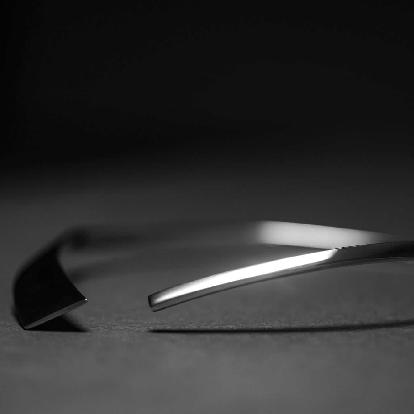 Norwegian made neck ring follows the shape of the body