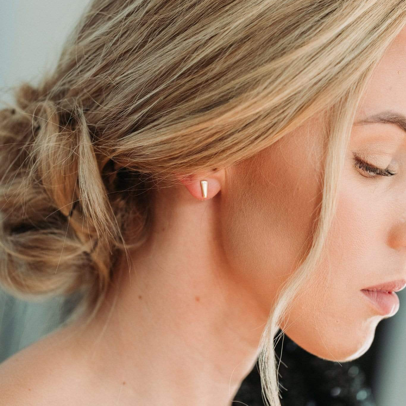 Small earrings in gold