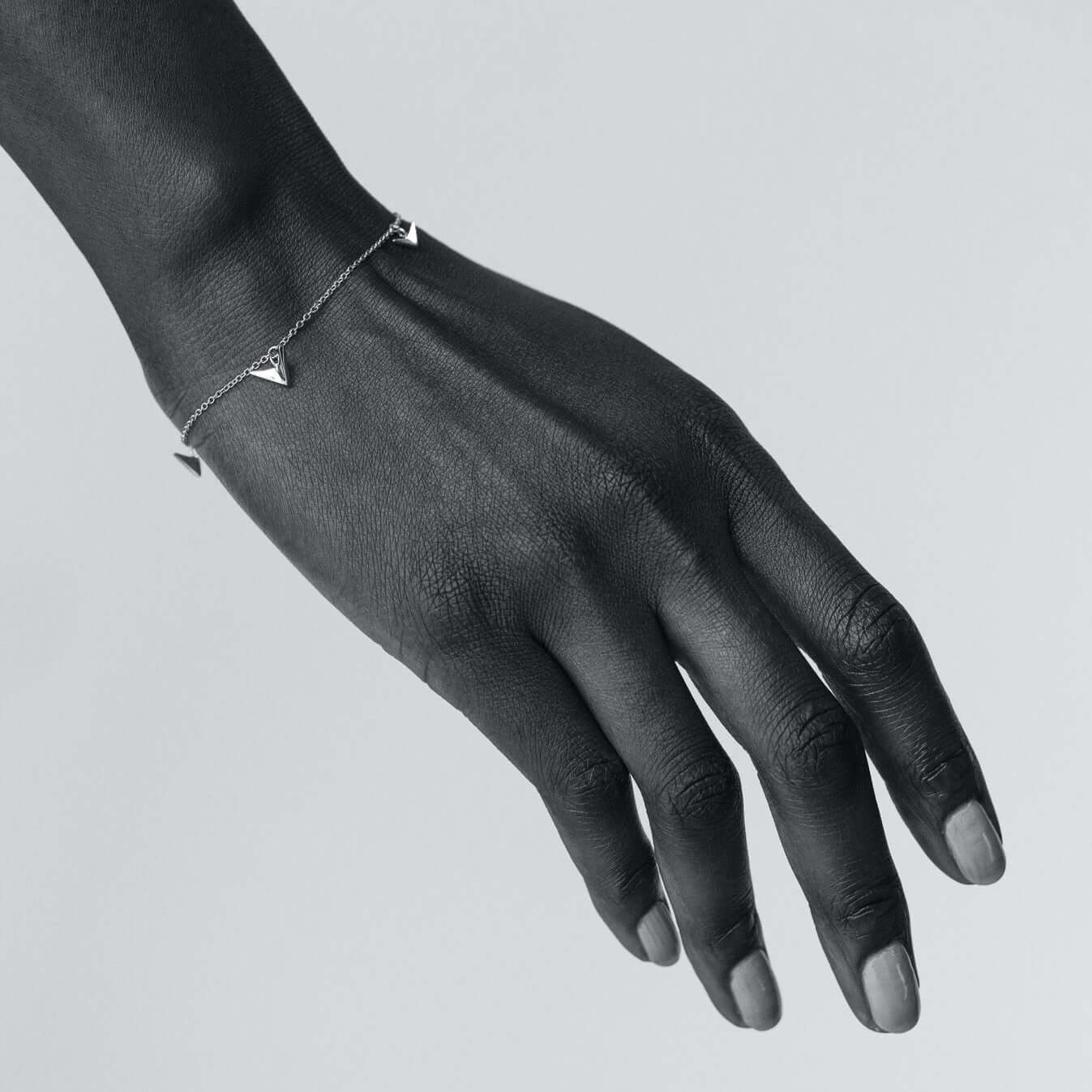 Bracelet inspired by the migratory birds