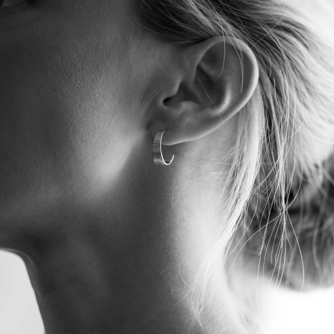 Matte silver creoles 16 mm