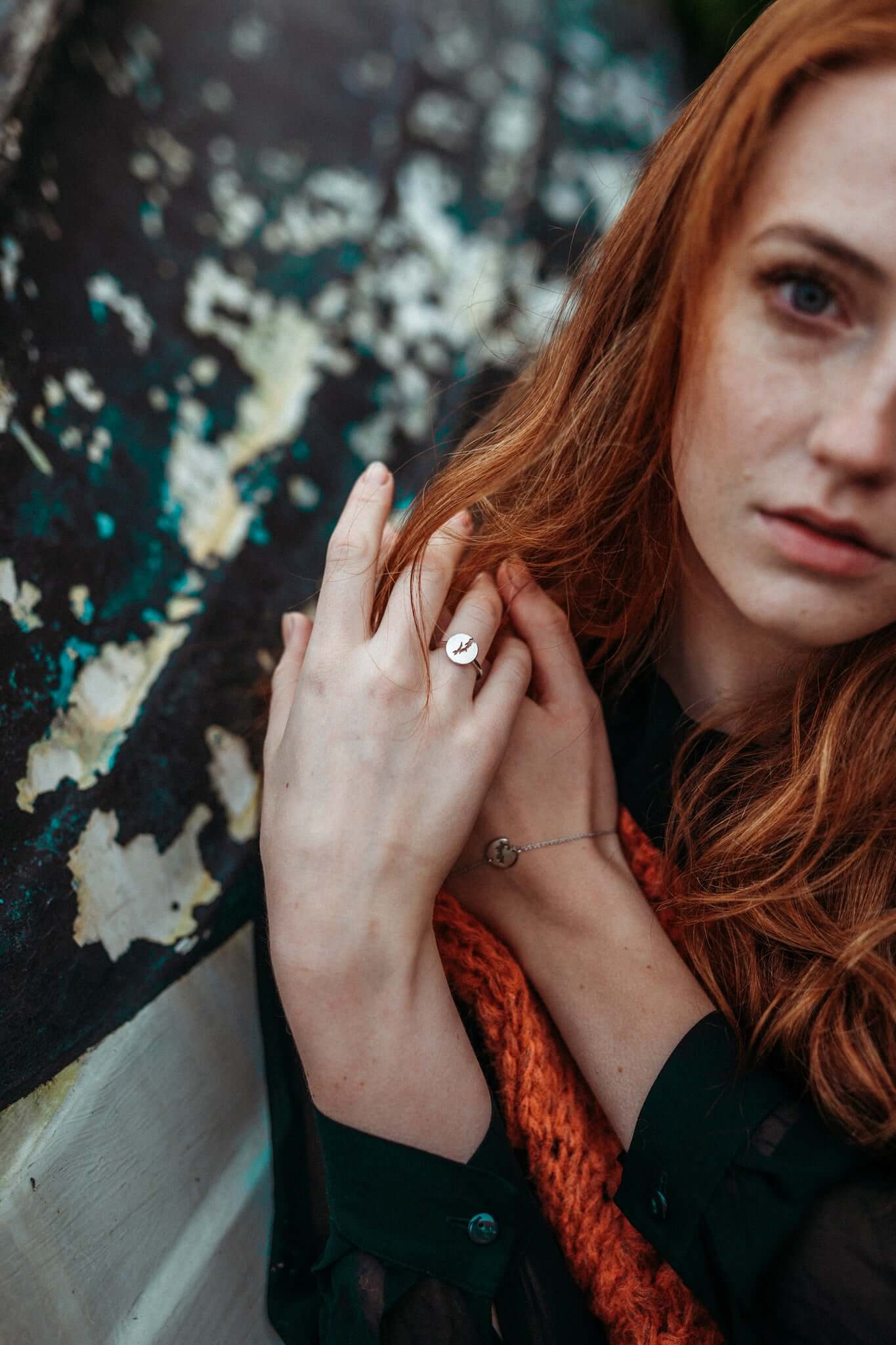 Malin is wearing a fjord ring designed by Per Ekenberg
