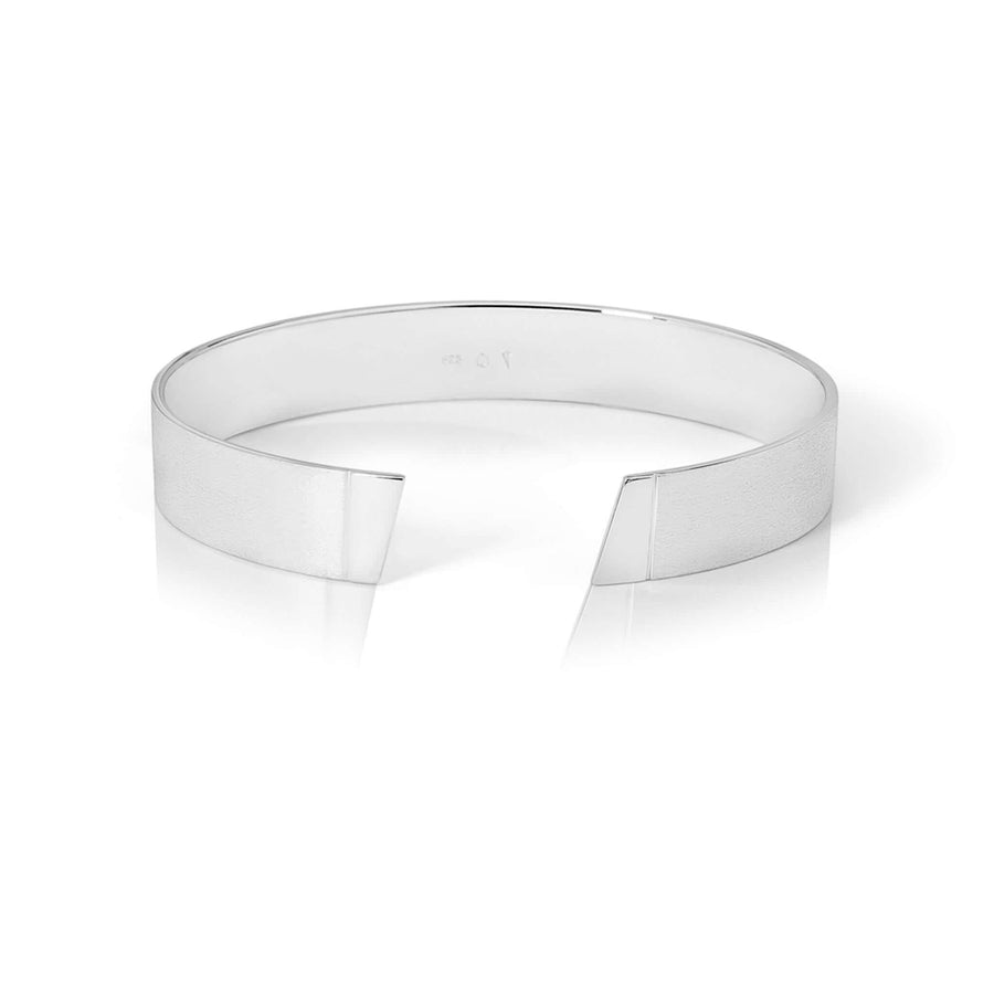 Bangle from the Pulpit Rock Collection crafted from sterling silver 925.