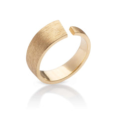 Golden Preikestolen ring with a brushed finish