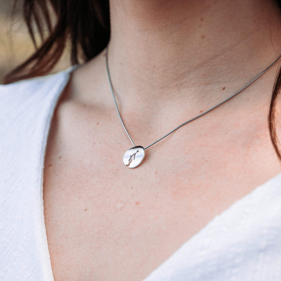 Rounded fjord necklace inspired by the Hardangerfjord